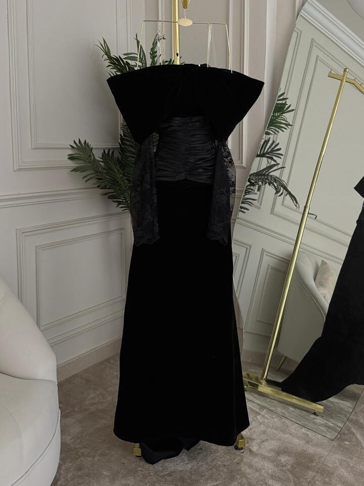 فستان اسود طويل