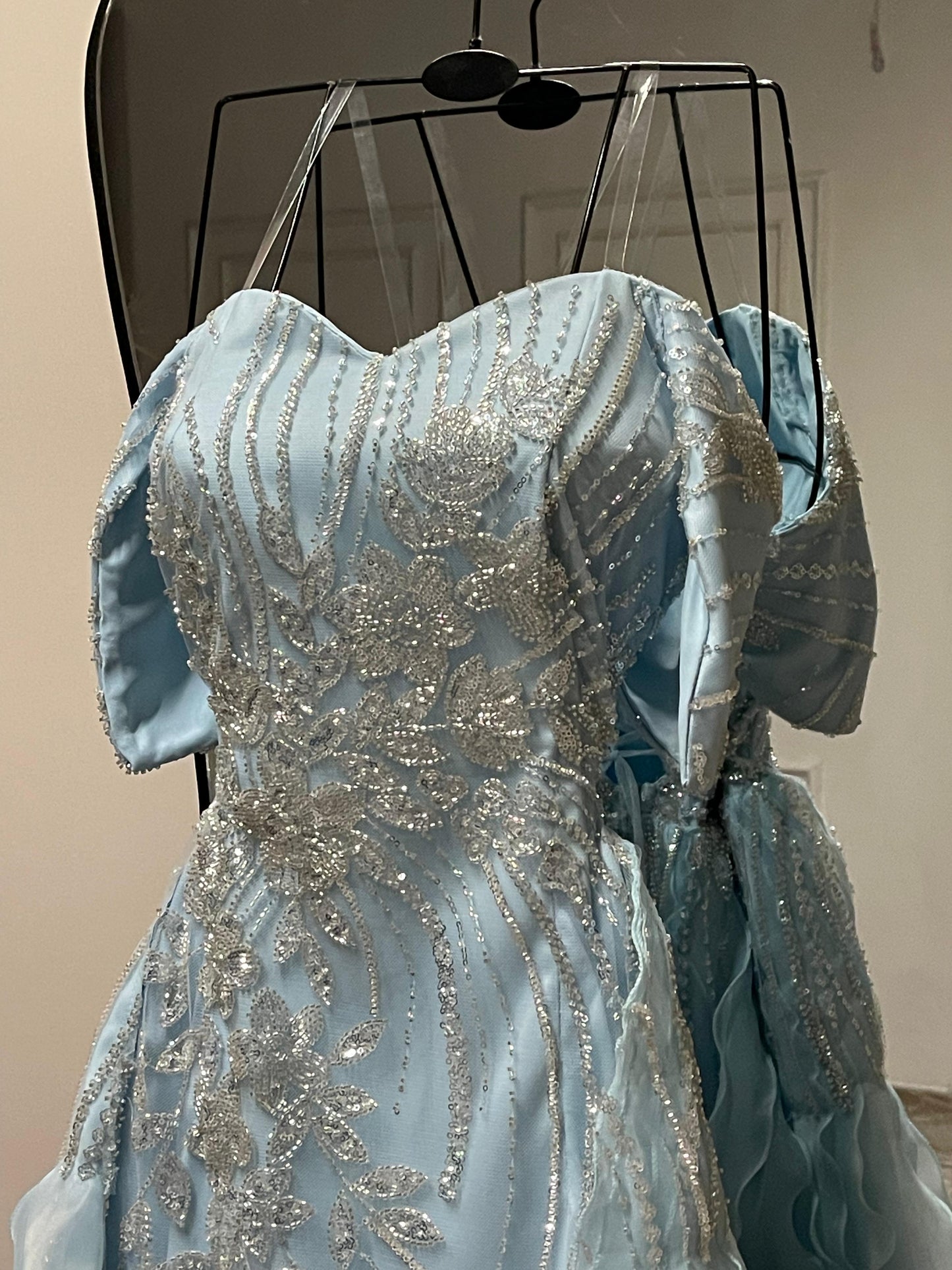 فستان فيروزي مموج