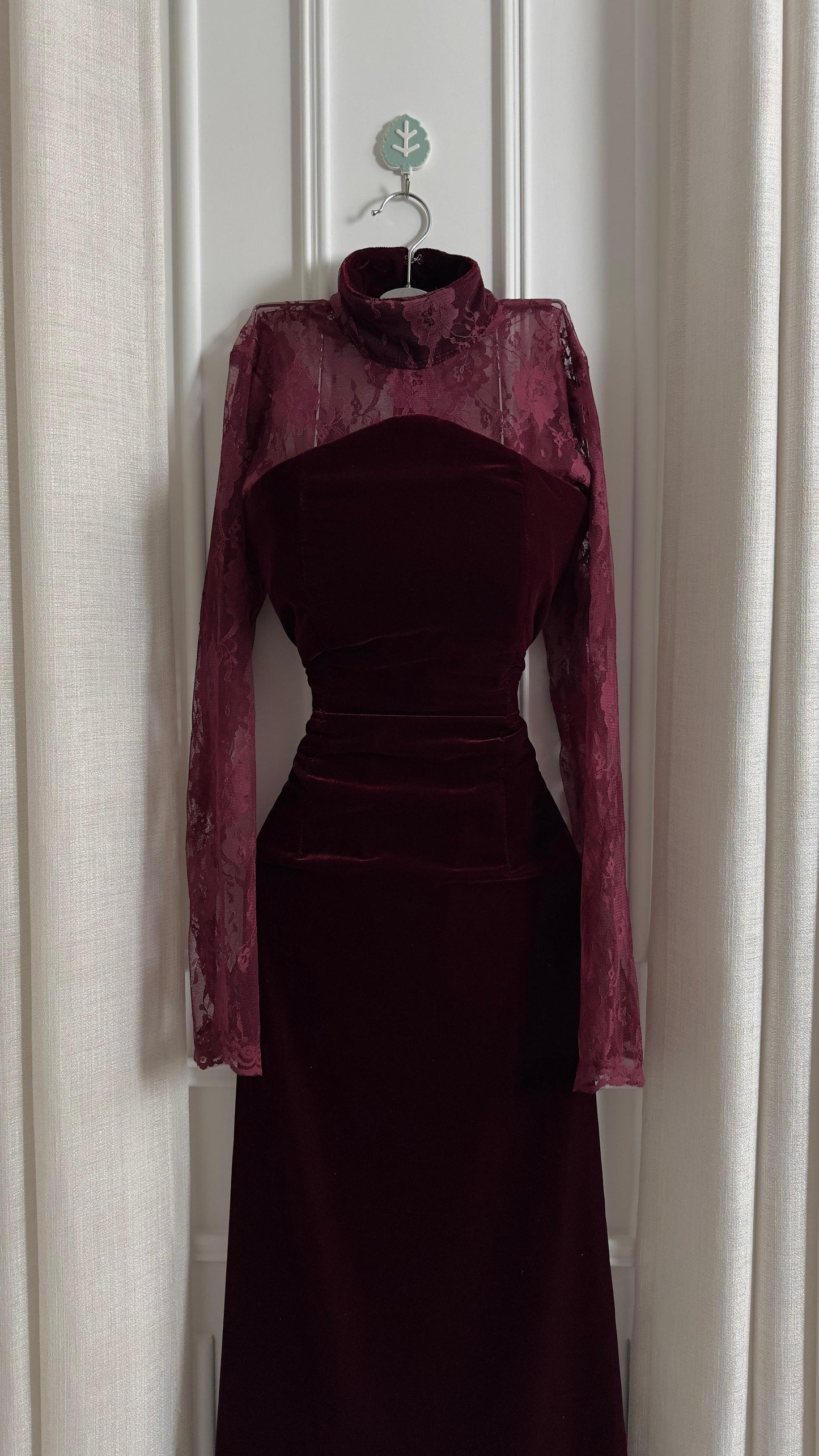 بورغندي مخمل