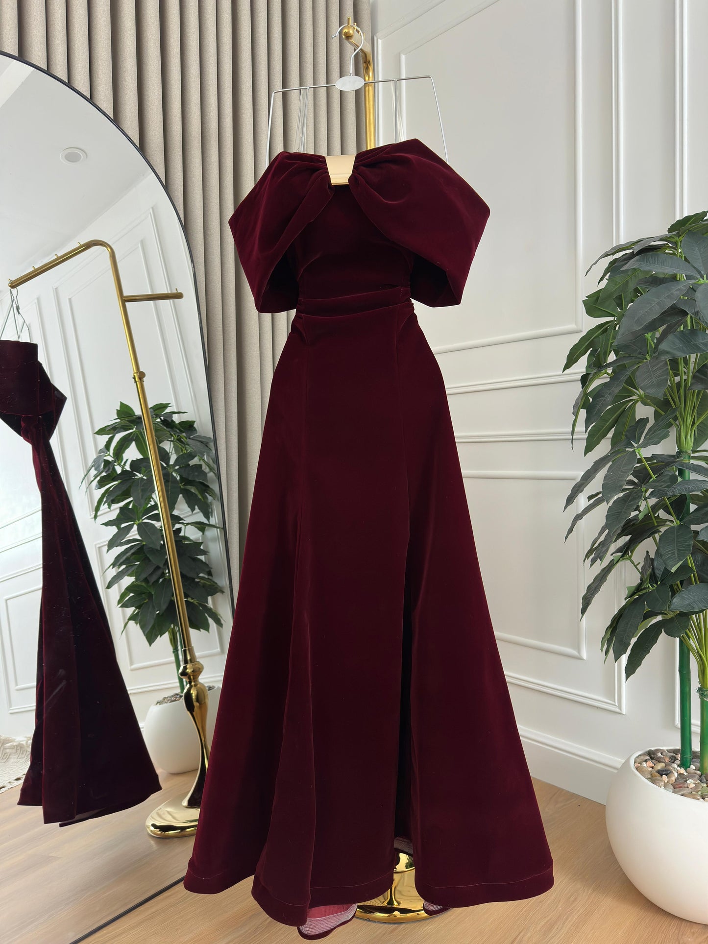 فستان سهرة مخمل