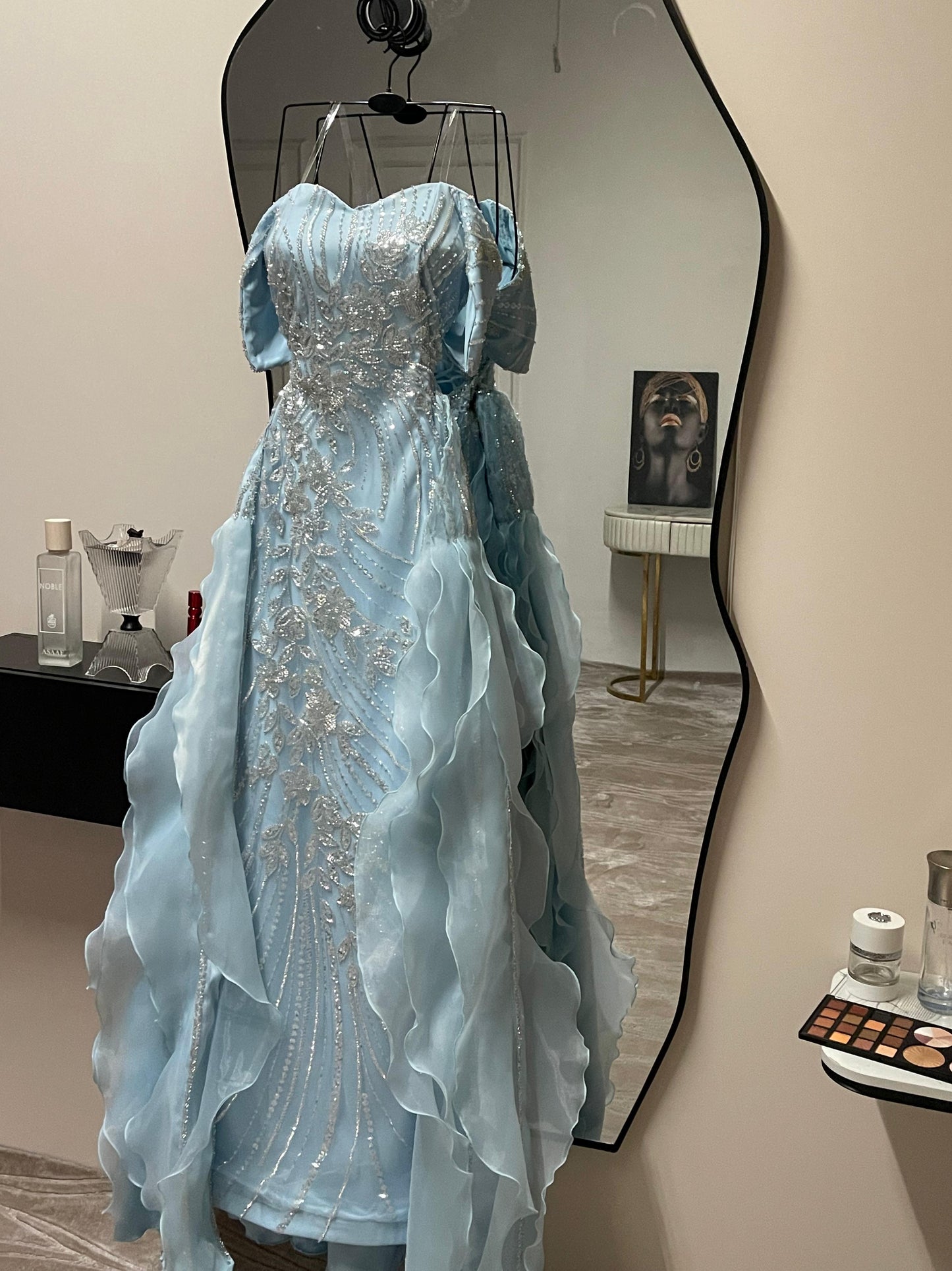 فستان فيروزي مموج