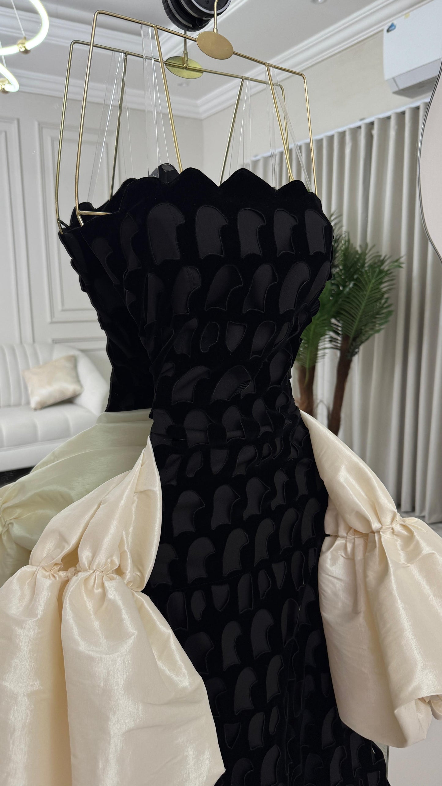 فستان أسود أنيق