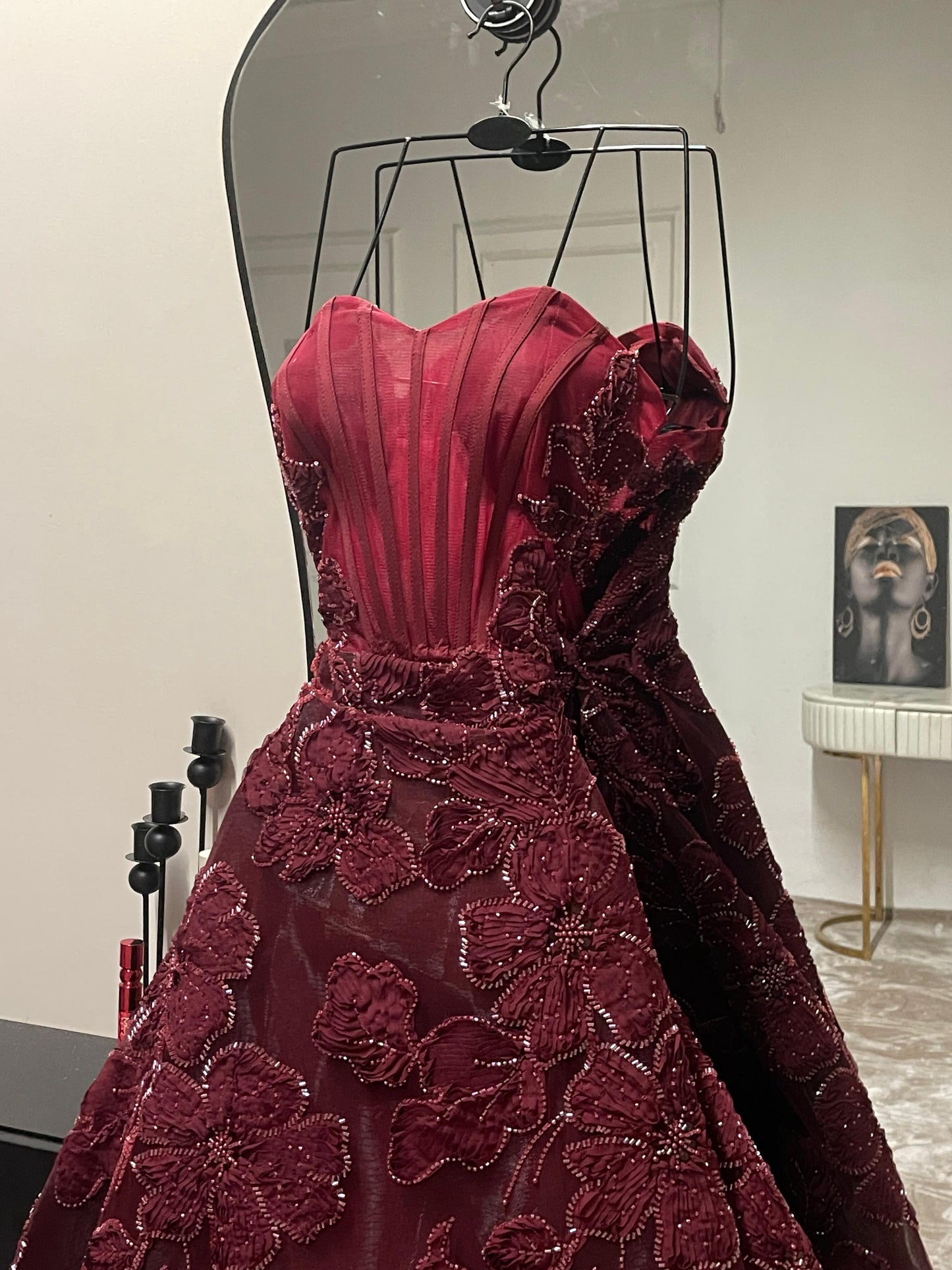 فستان احمر زهر