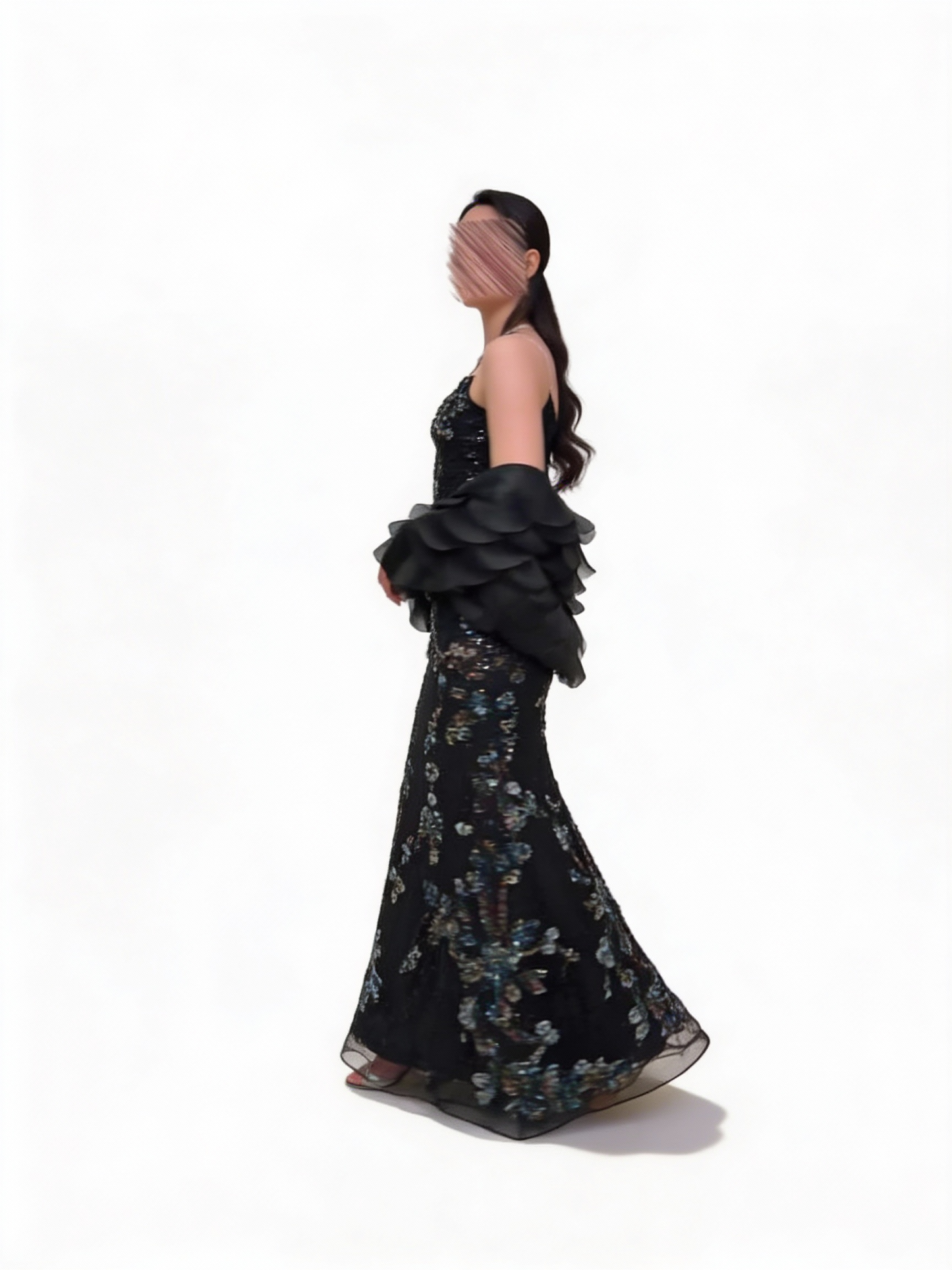 فستان أسود بنقش الزهر