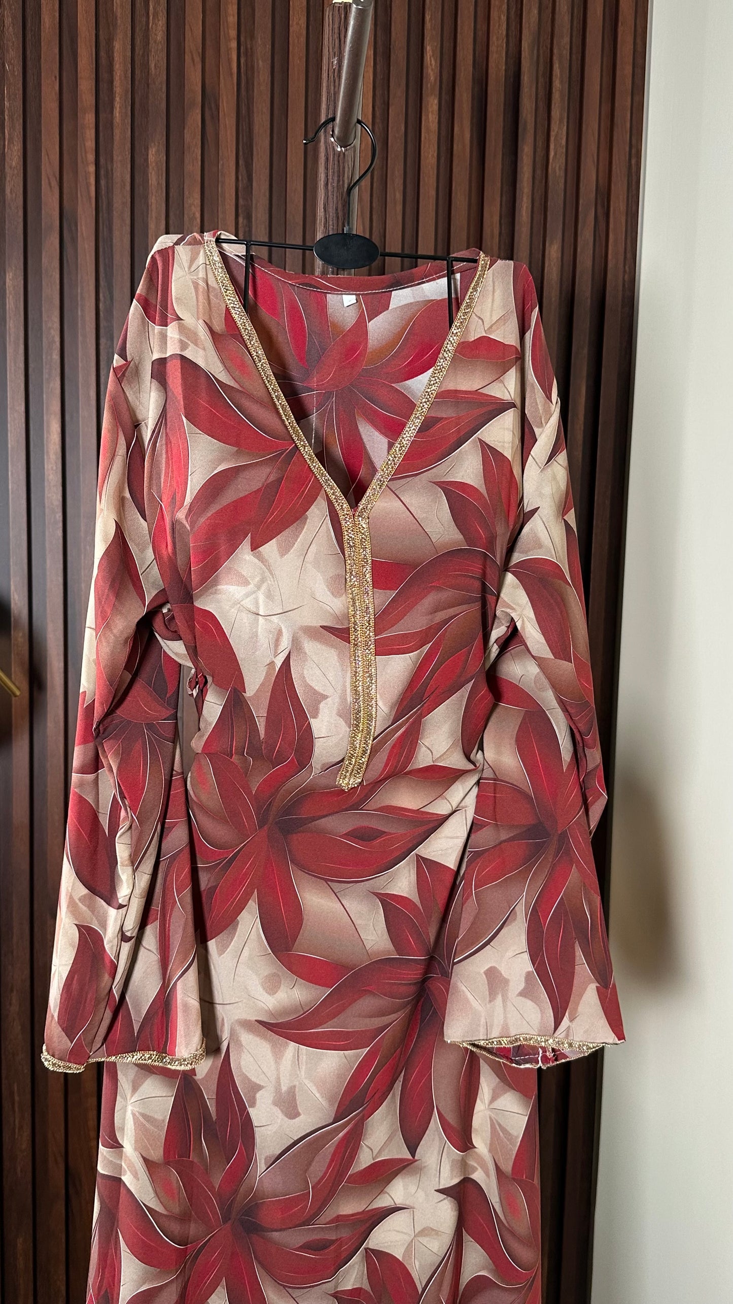 جلابيّة أحمر مشجر