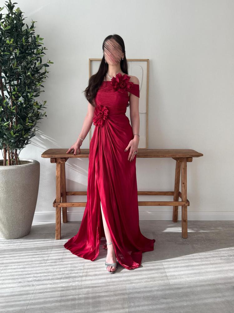 فستان سهرة ورد أحمر