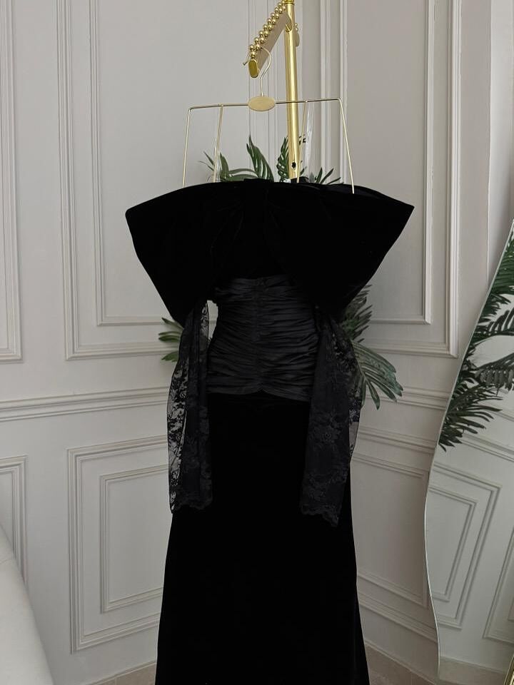 فستان اسود طويل