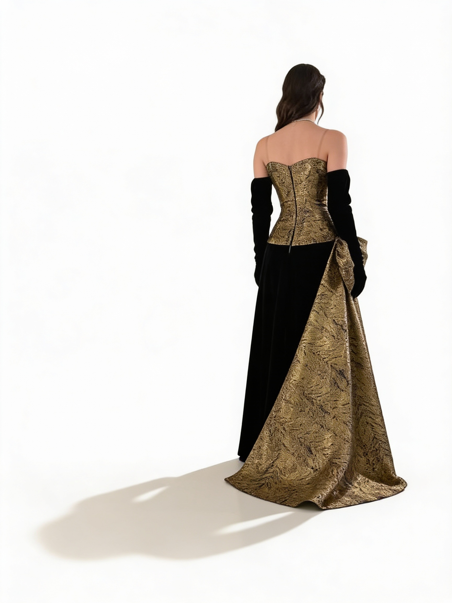 فستان ذهبي أسود