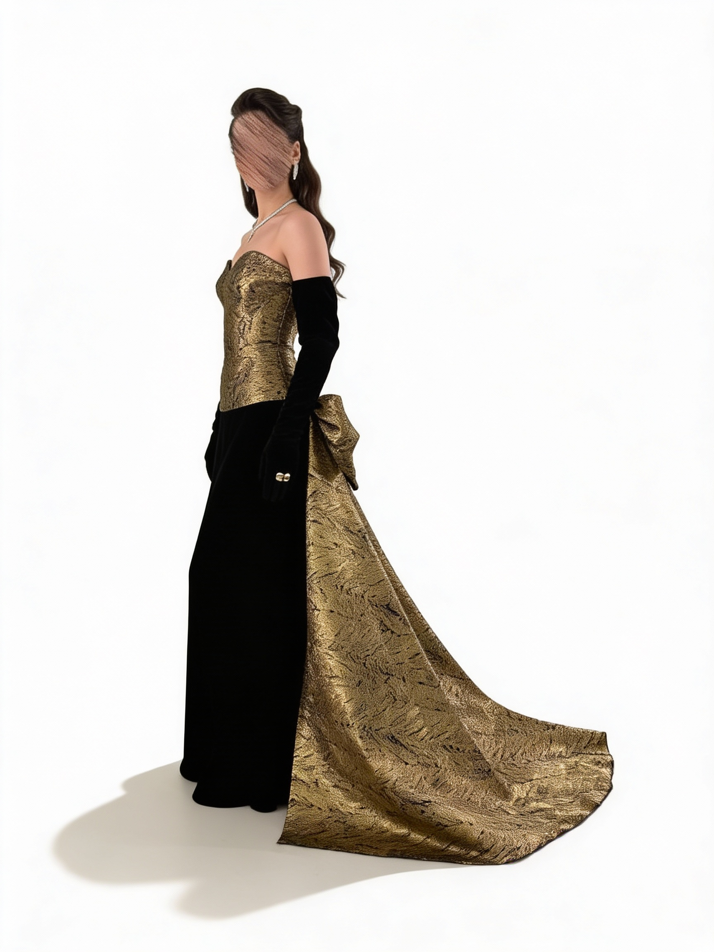 فستان ذهبي أسود