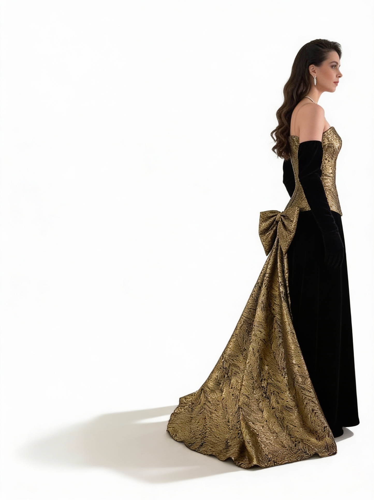 فستان ذهبي أسود