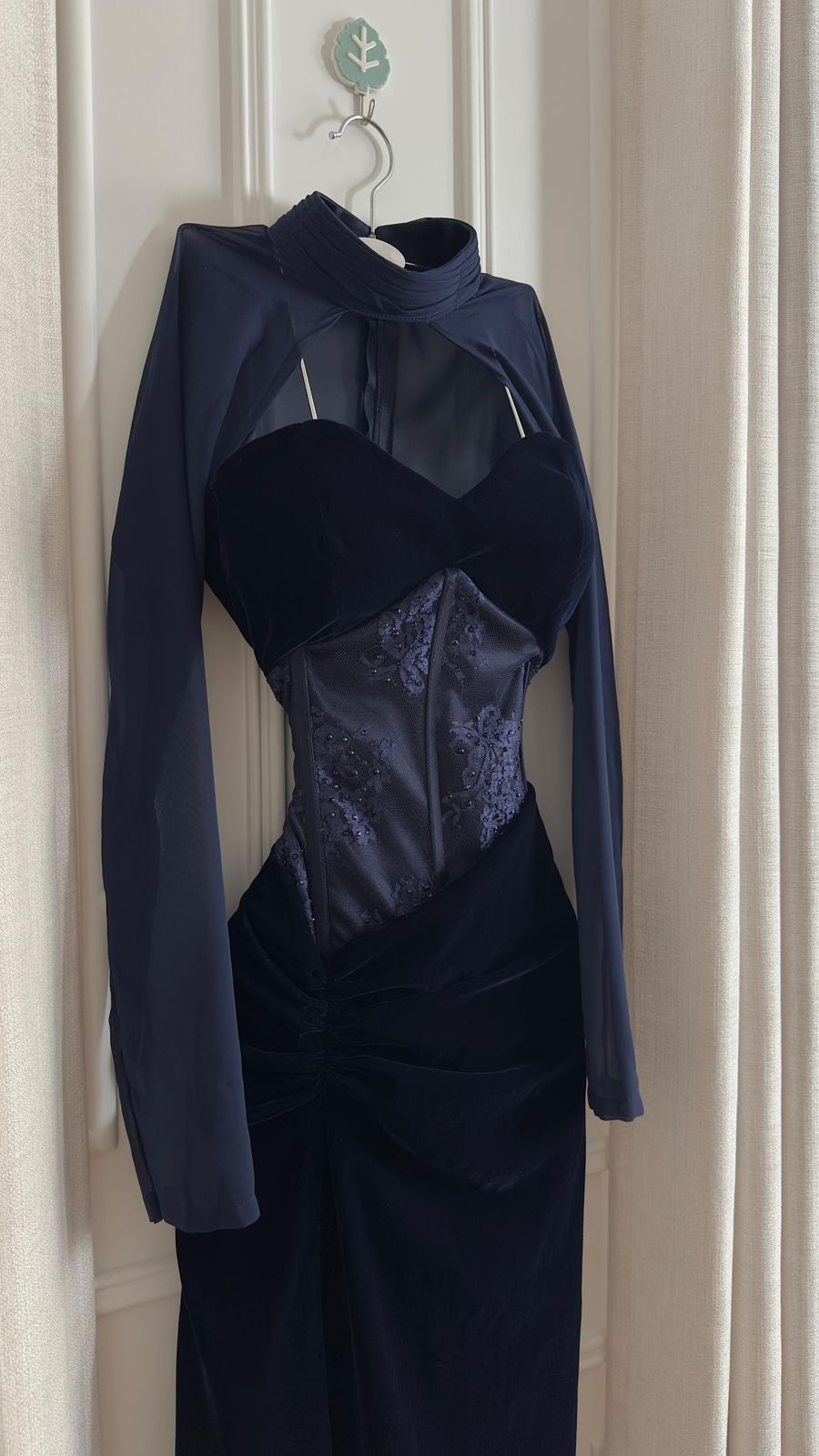 فستان كحلي مخمل