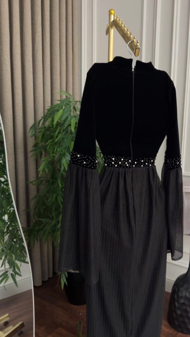 فستان أسود