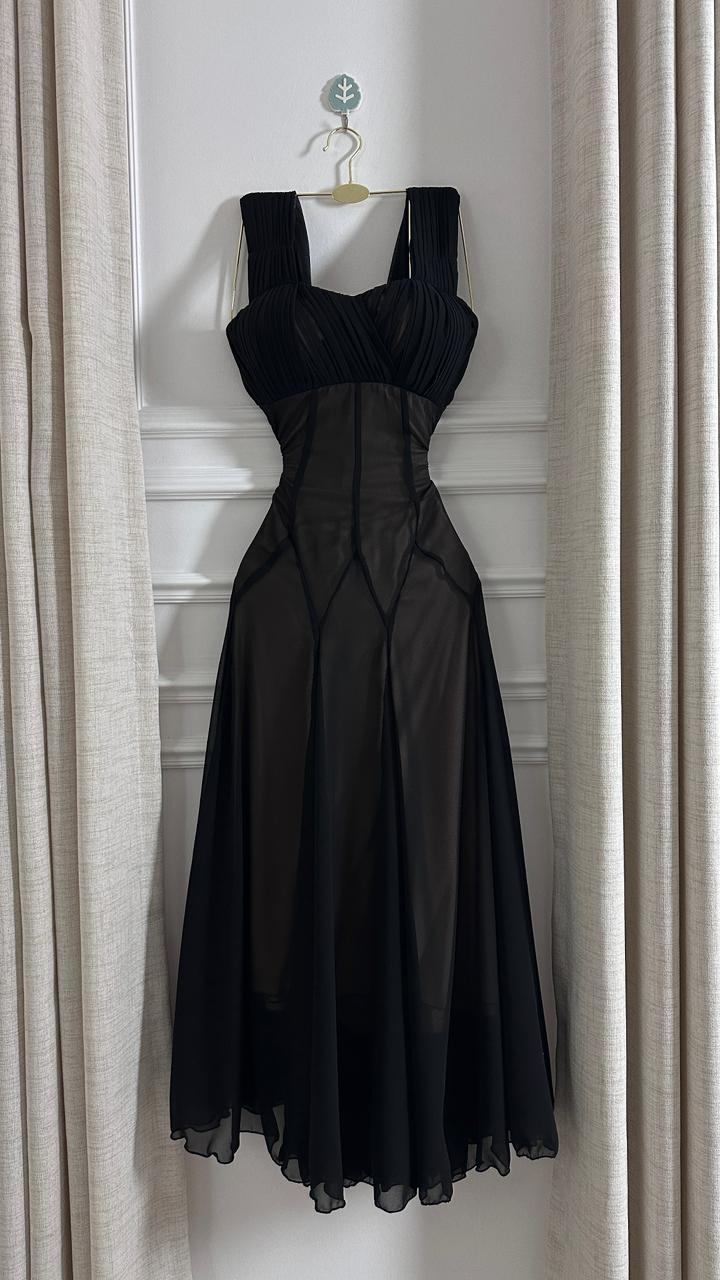 فستان أسود انيق
