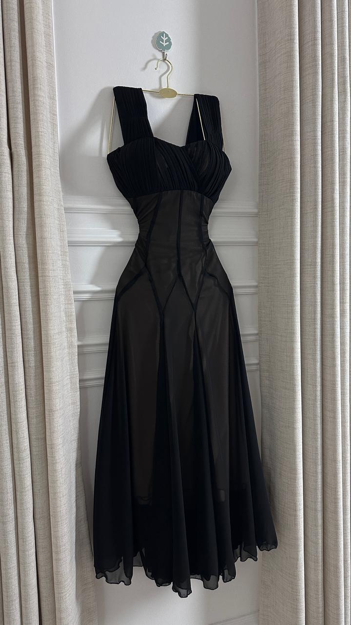فستان أسود انيق