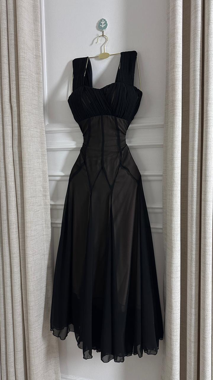 فستان أسود انيق