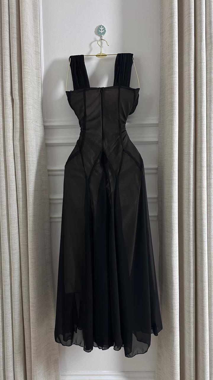 فستان أسود انيق