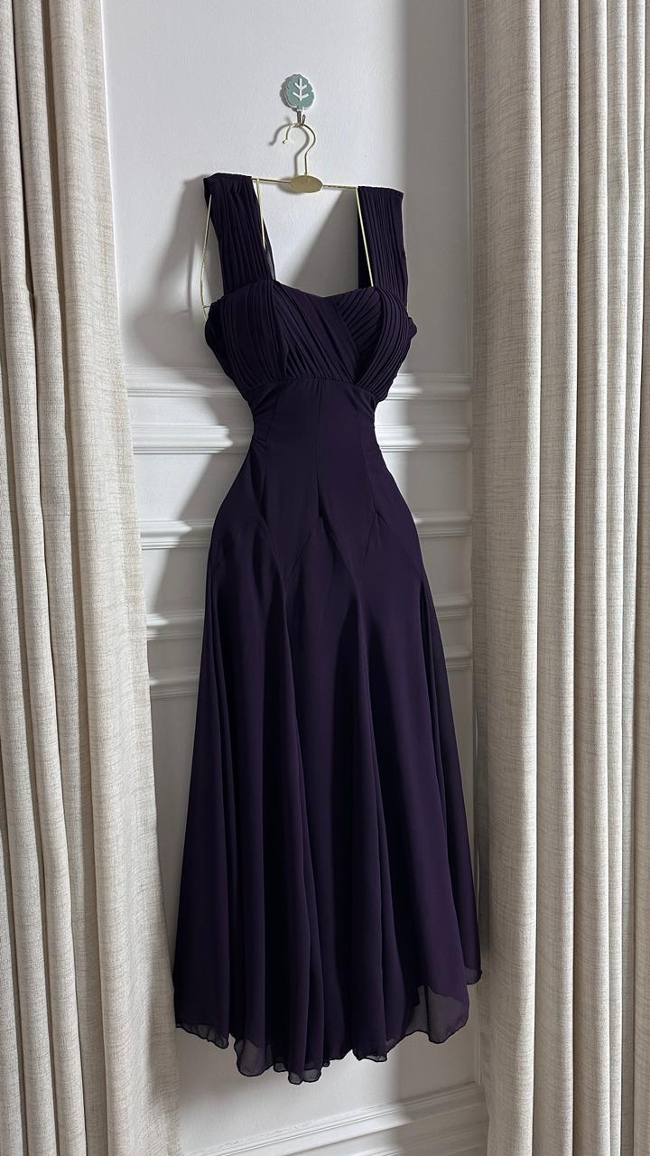 فستان بنفسجي