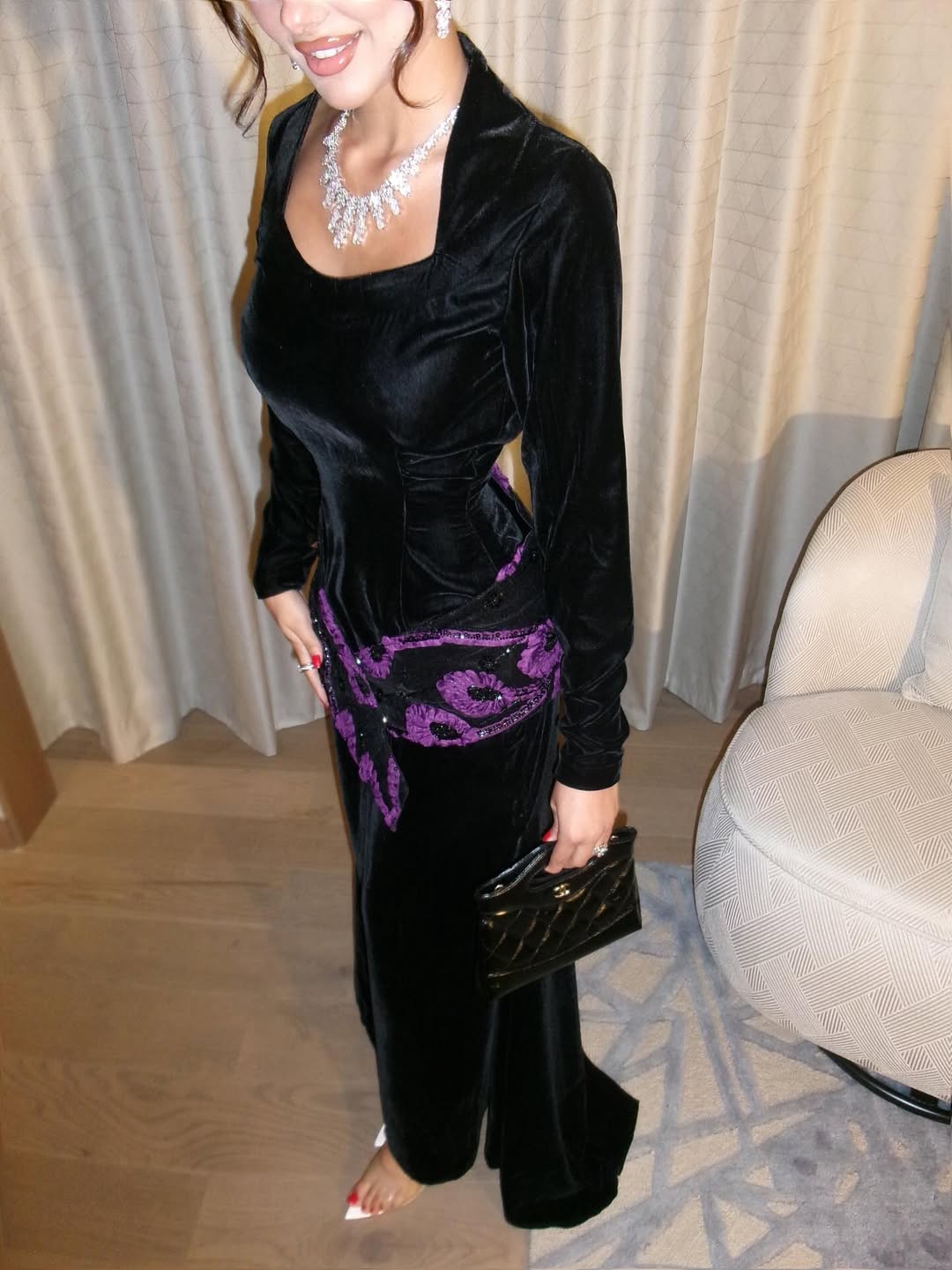 فستان اسود مخمل