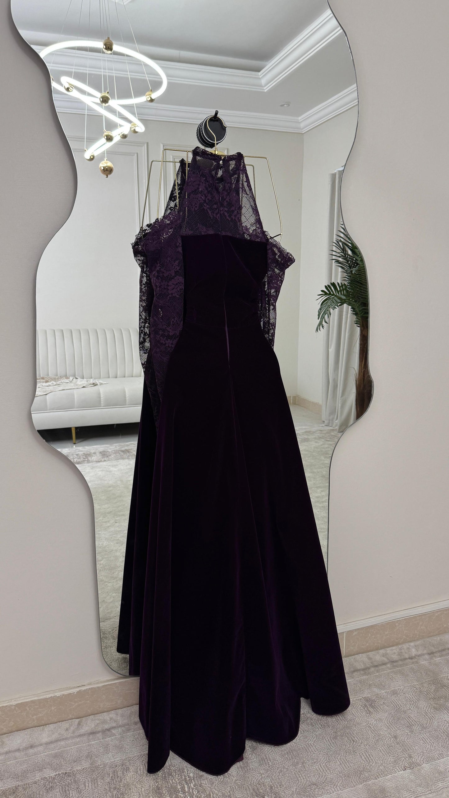 فستان عنابي مخملي