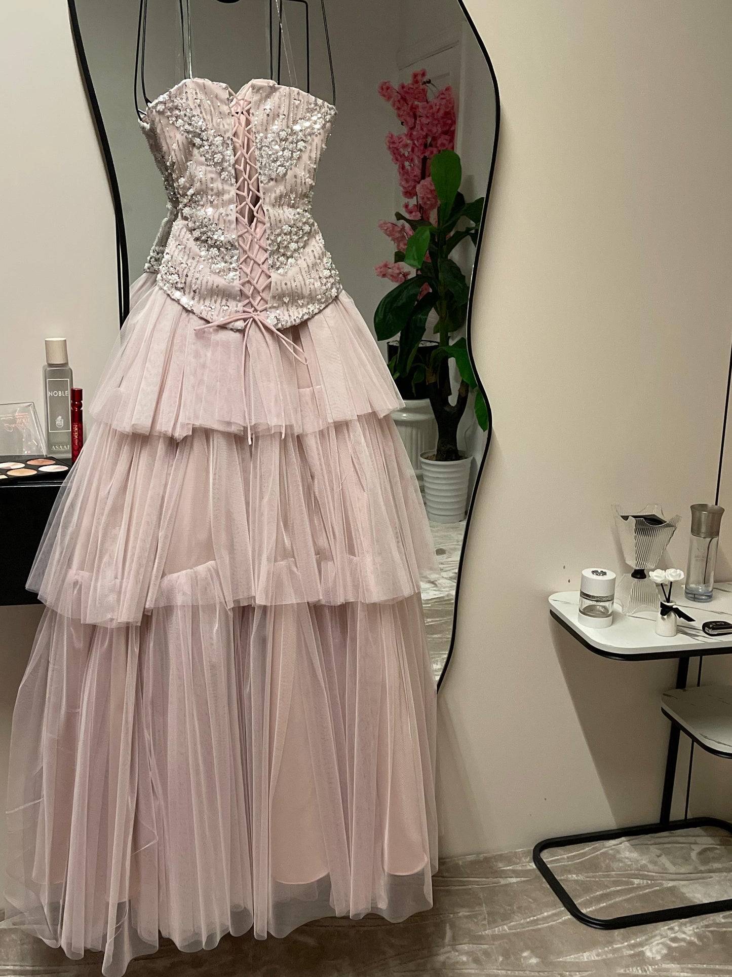 فستان وردي كورسيه