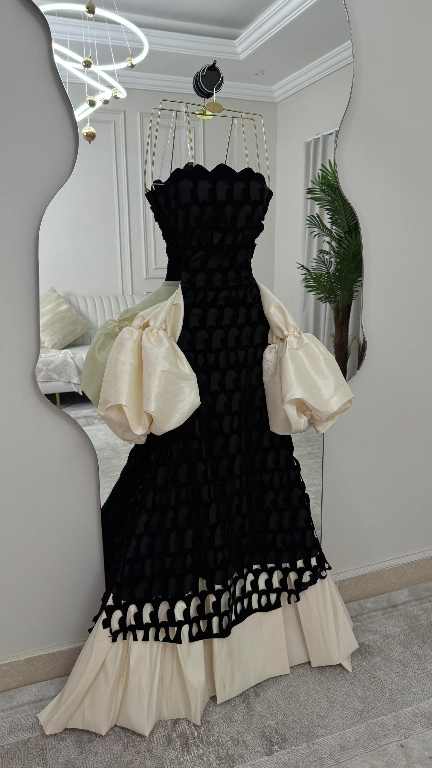 فستان أسود أنيق