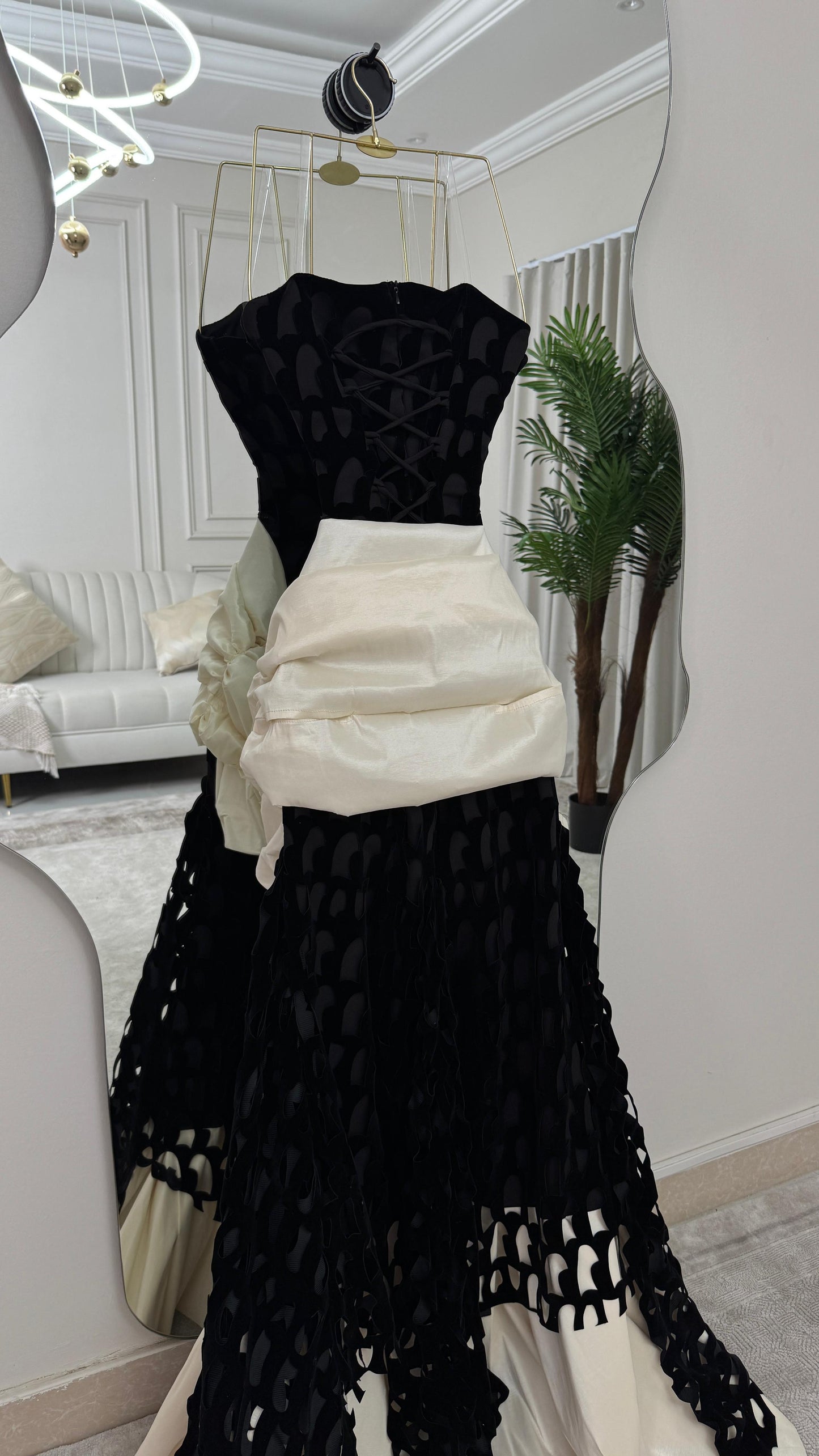 فستان أسود أنيق