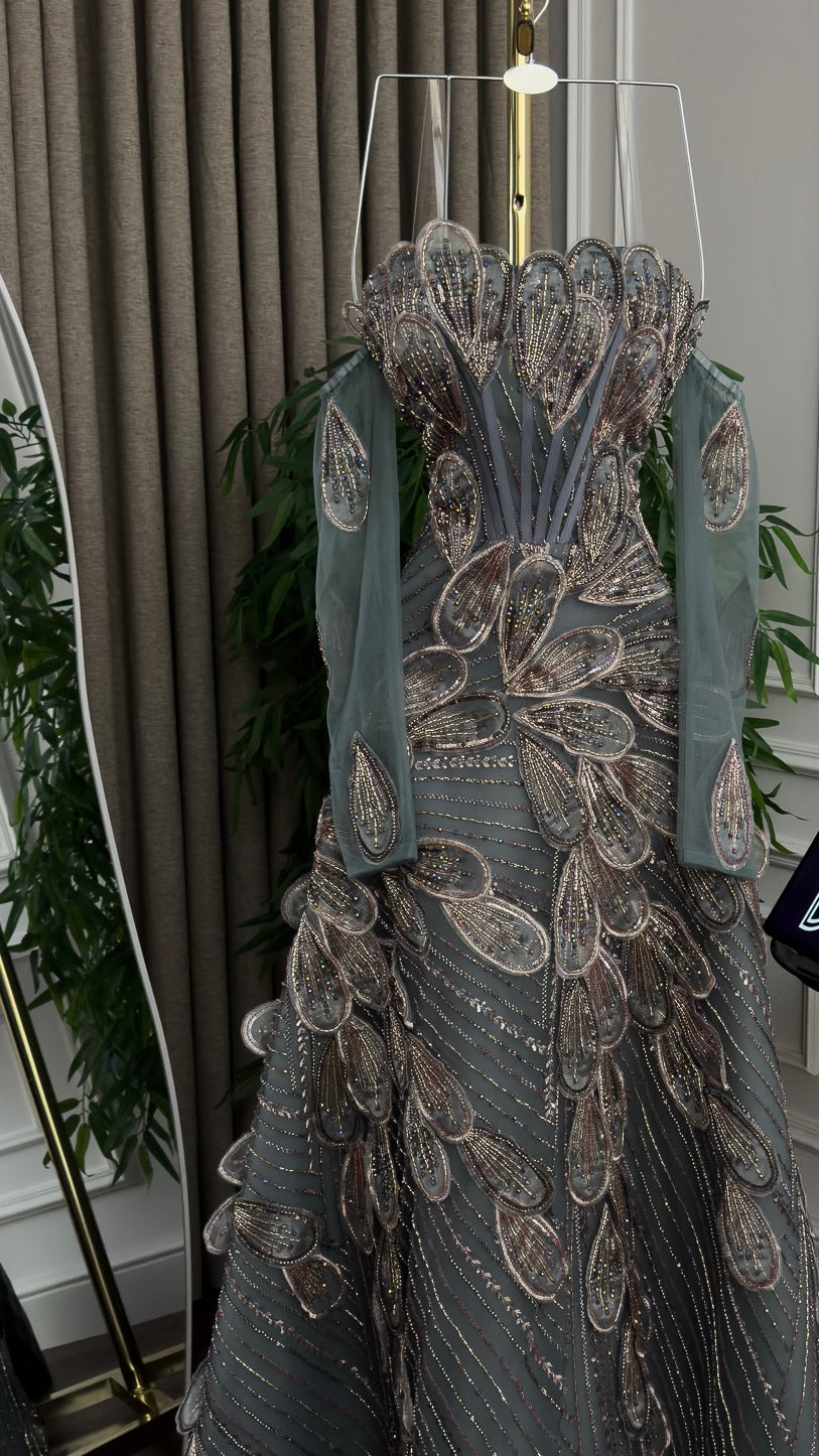 فستان بتطريز مميز