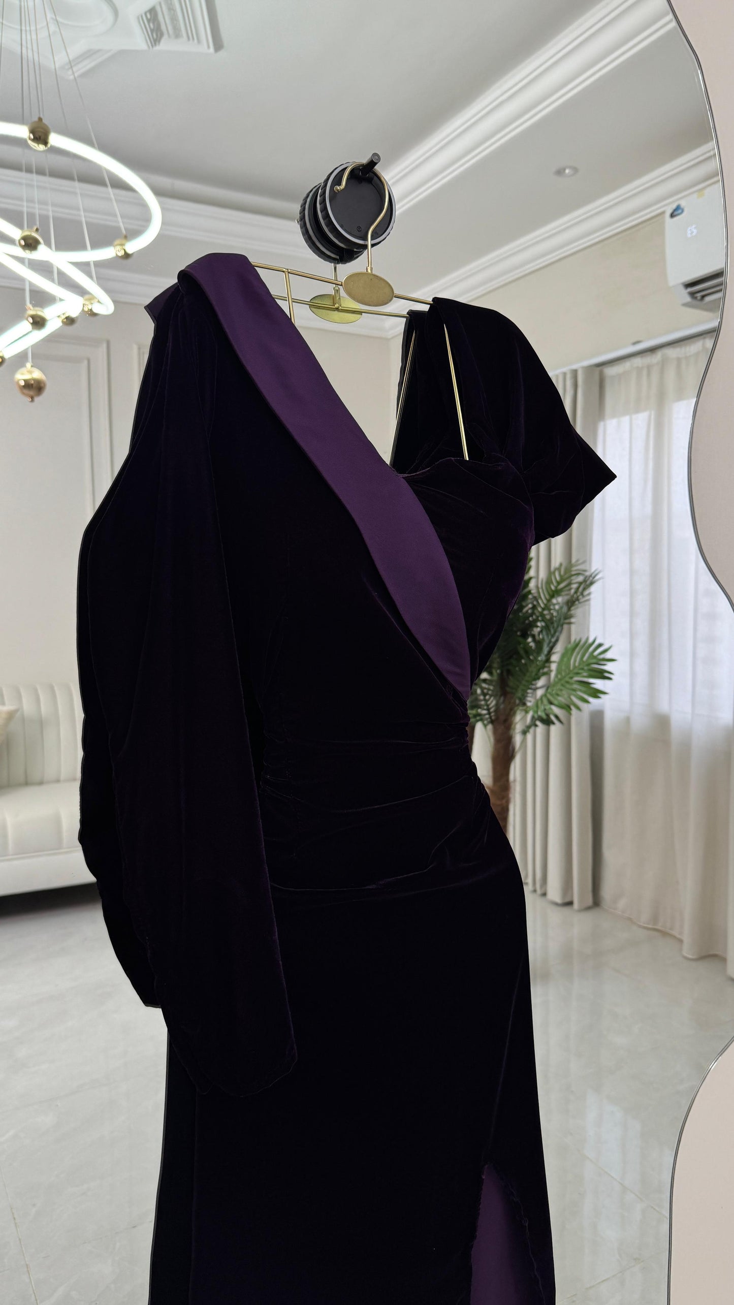 فستان عنابي مخمل