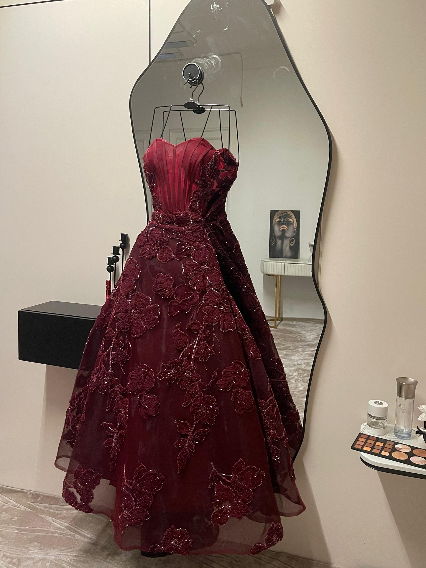 فستان احمر زهر