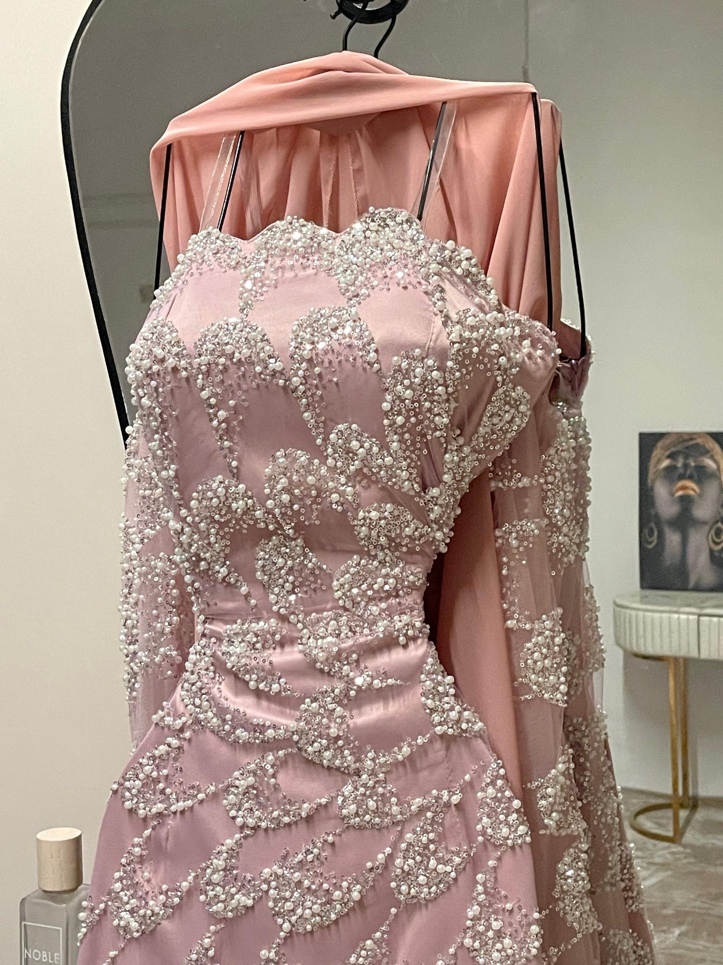 فستان وردي لامع