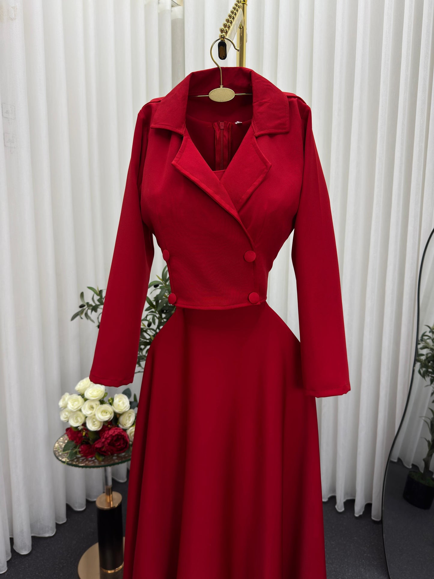 فستان احمر بجاكيت خارجي