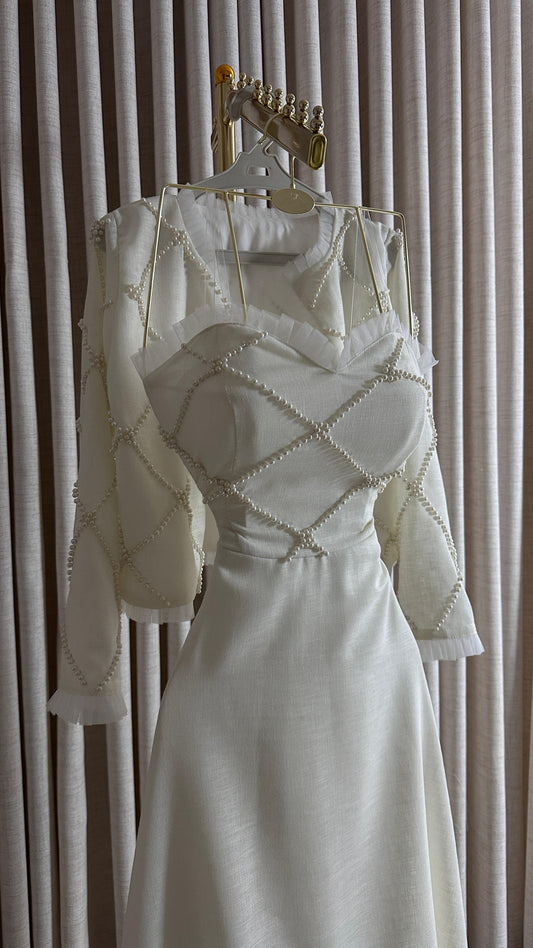 فستان ابيض بجاكيت