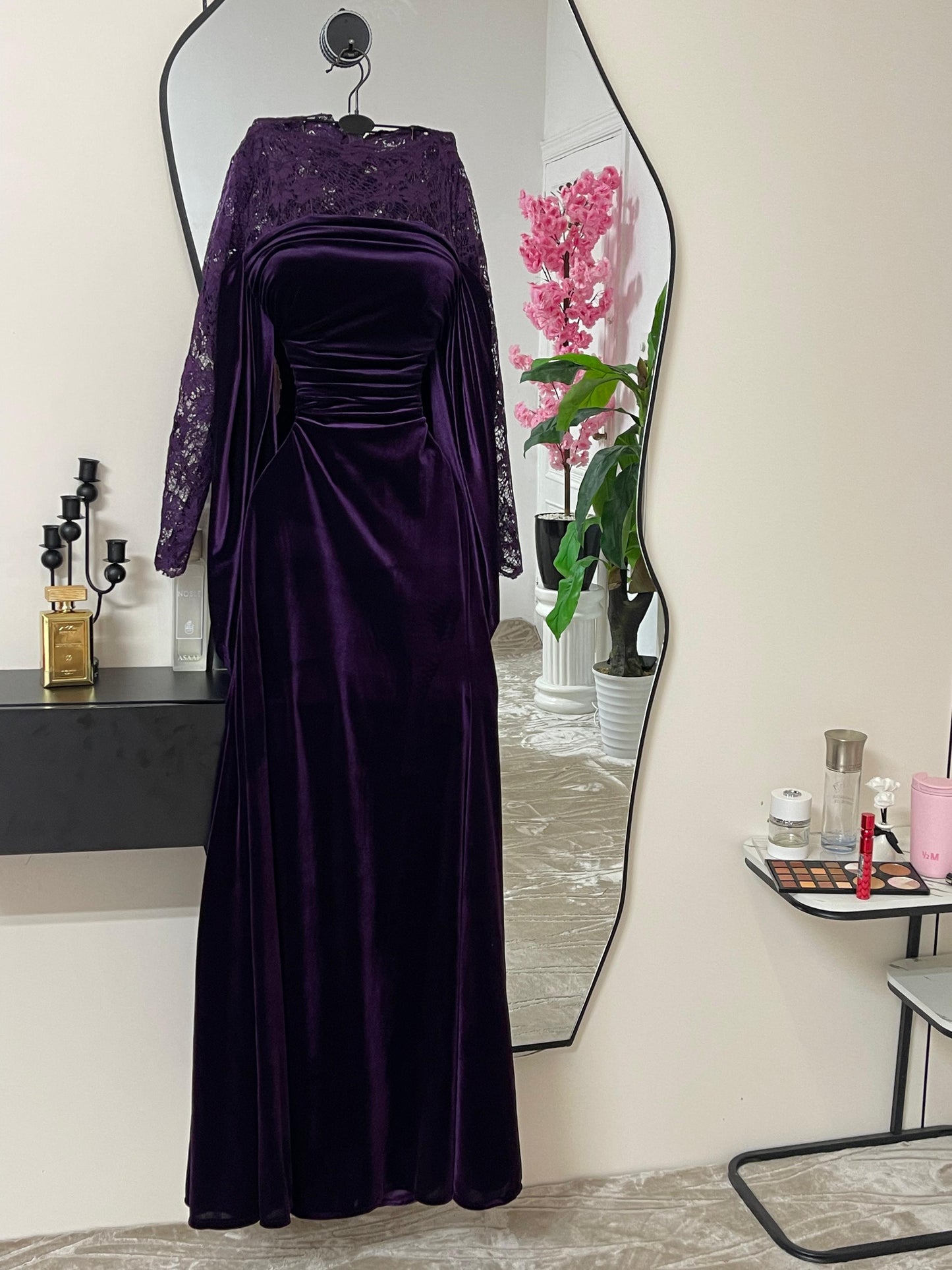 فستان عنابي مخمل