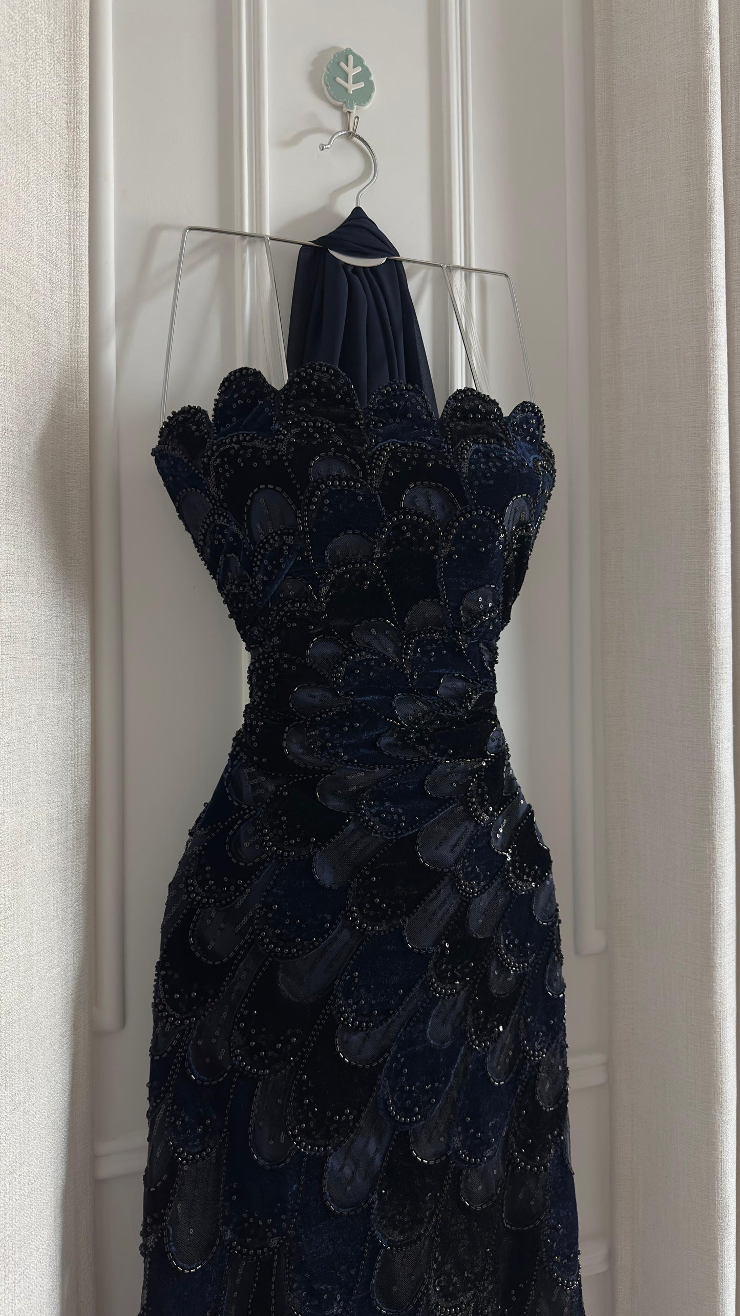 فستان كحلي مخملي