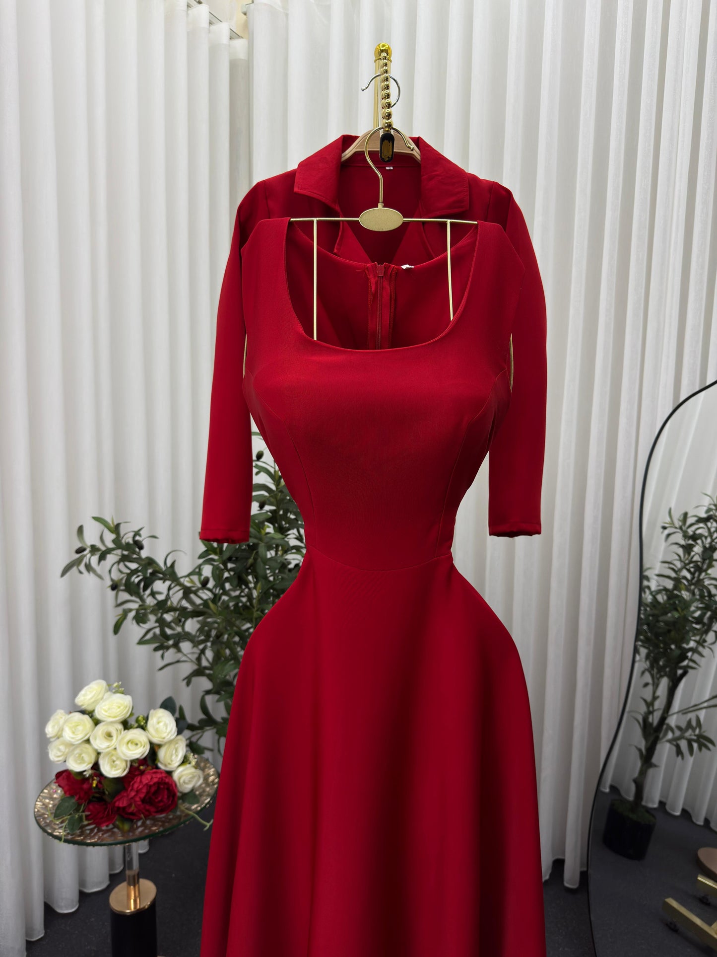 فستان احمر بجاكيت خارجي