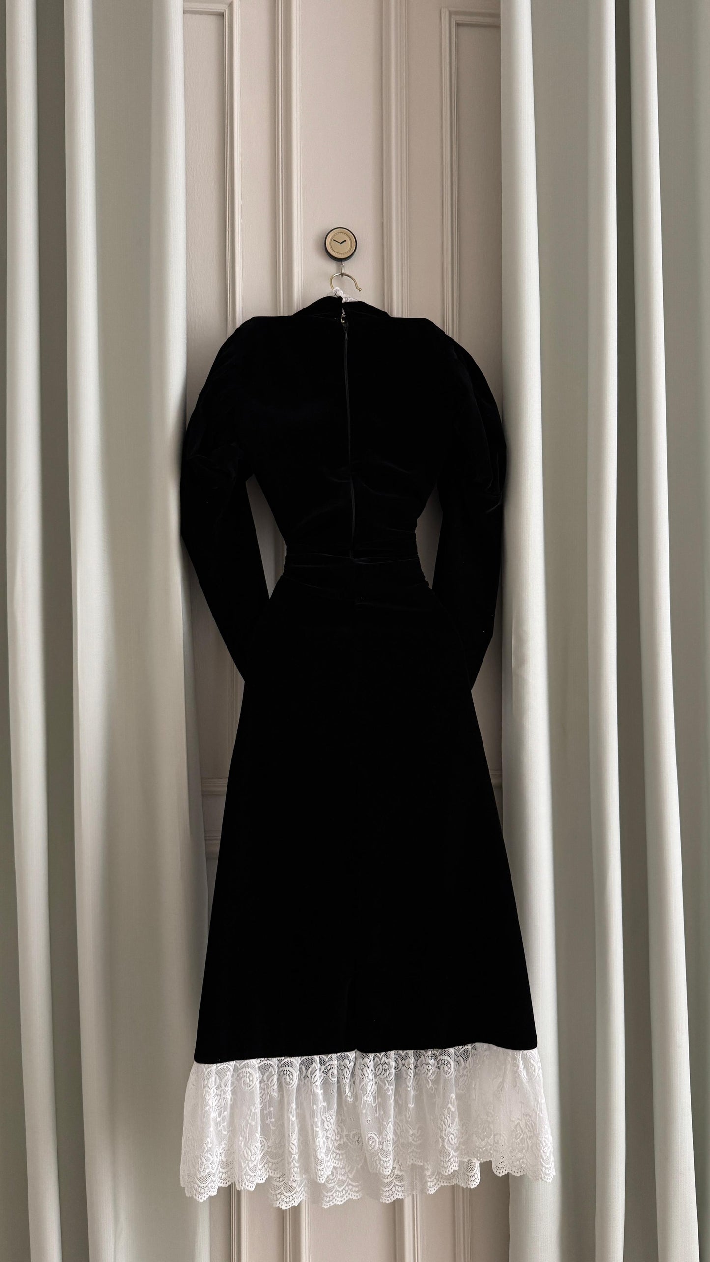 فستان بياقه عصريه