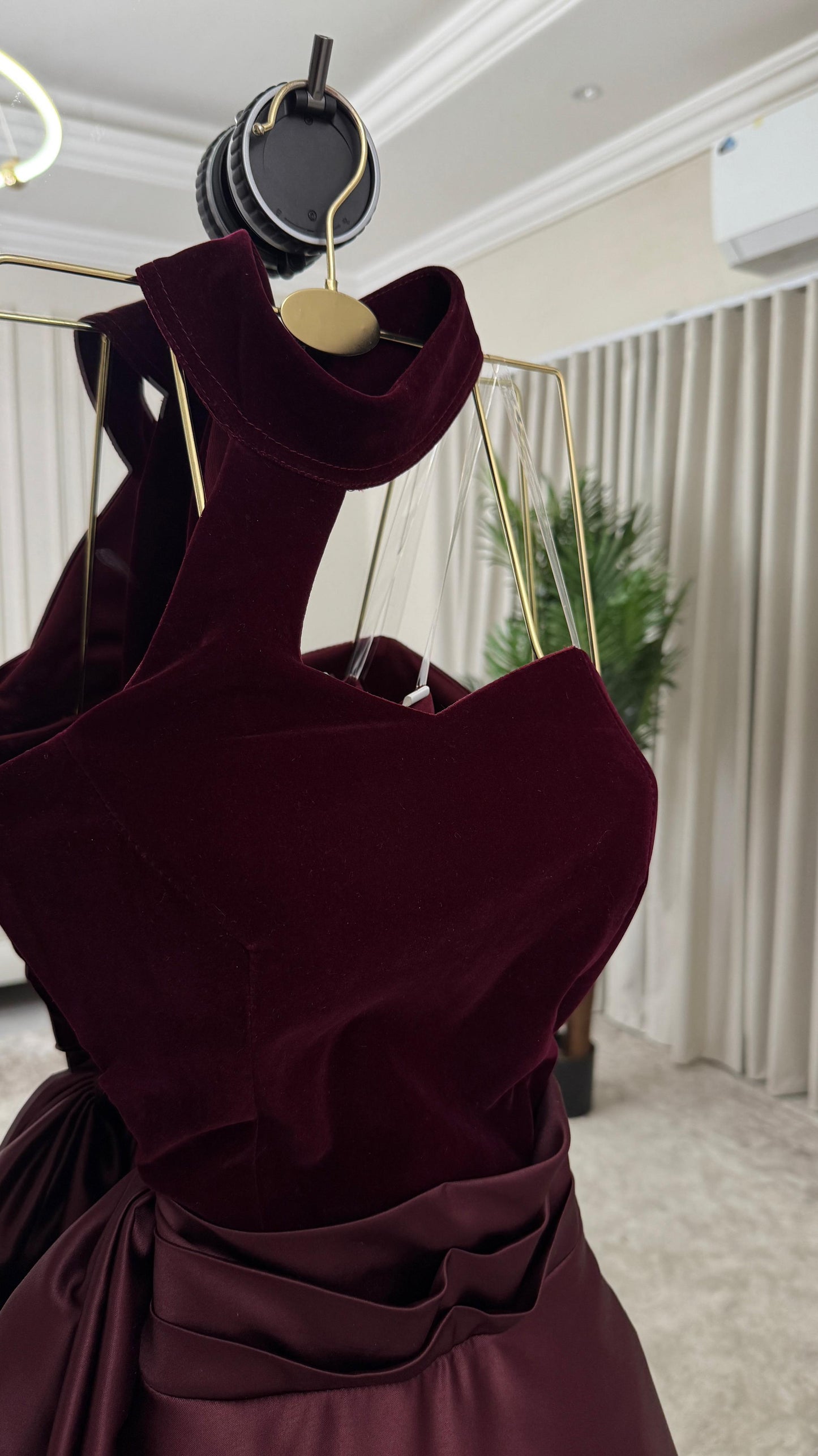 فستان عودي مخملي