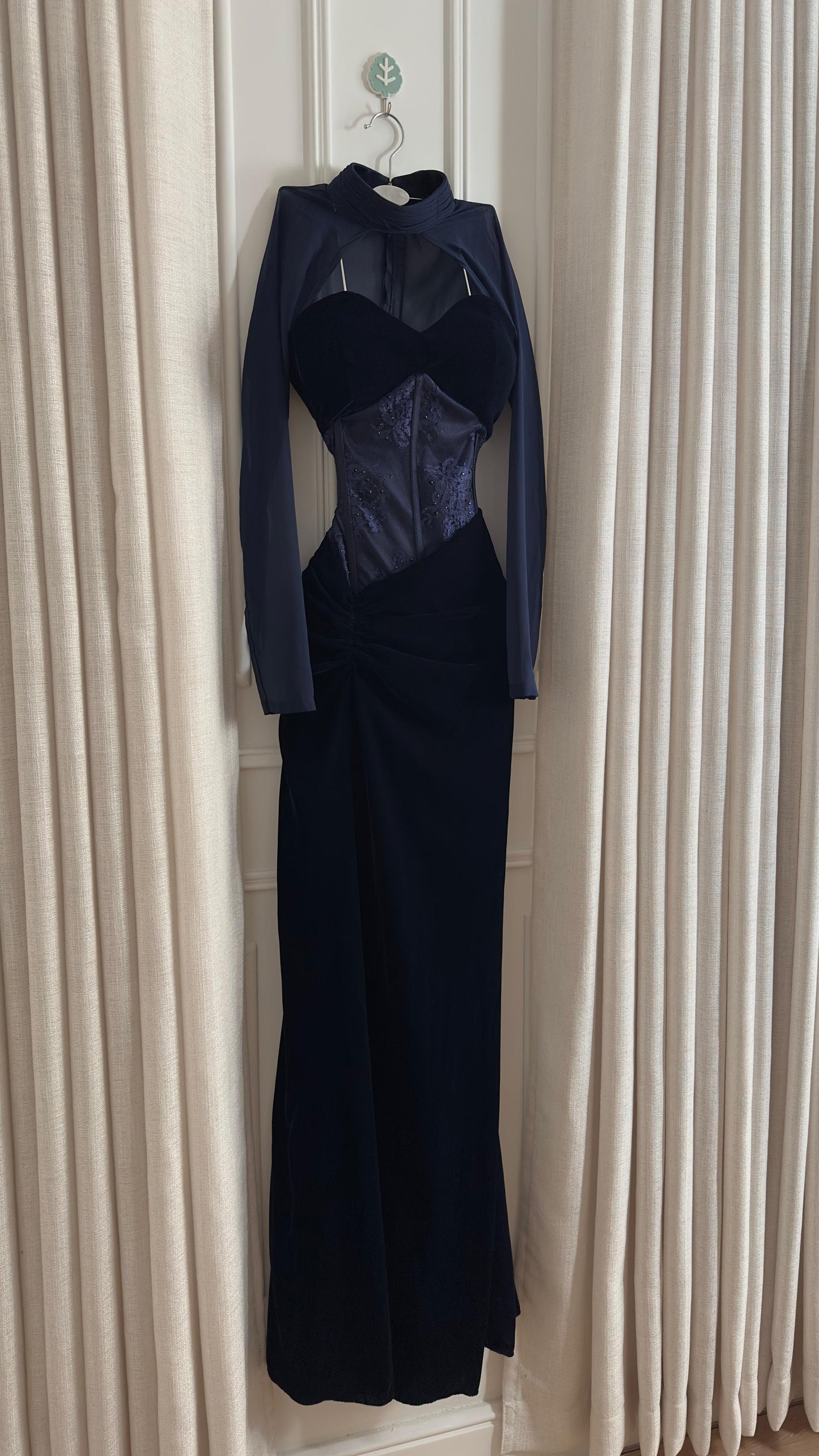 فستان كحلي مخمل