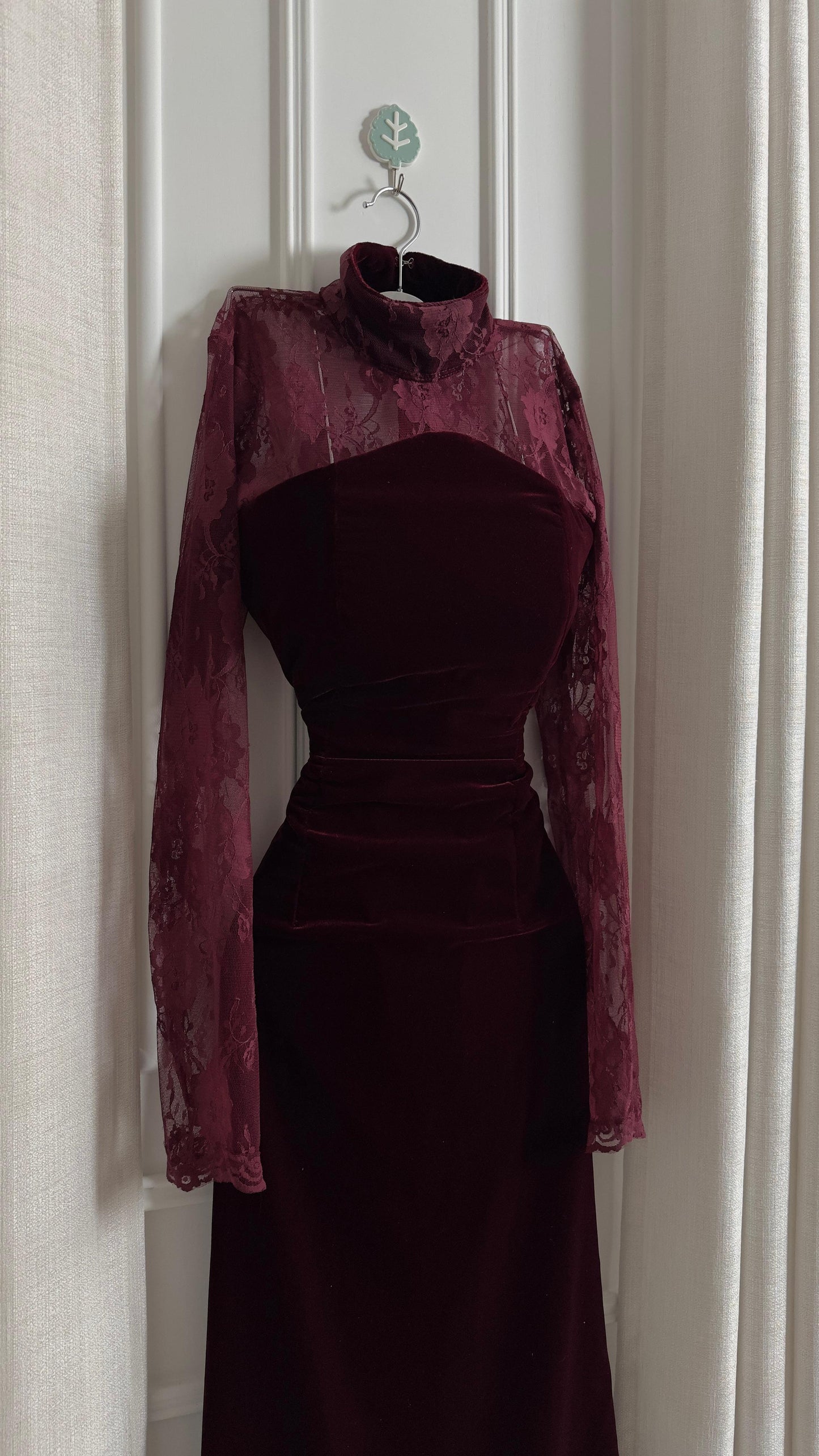 بورغندي مخمل