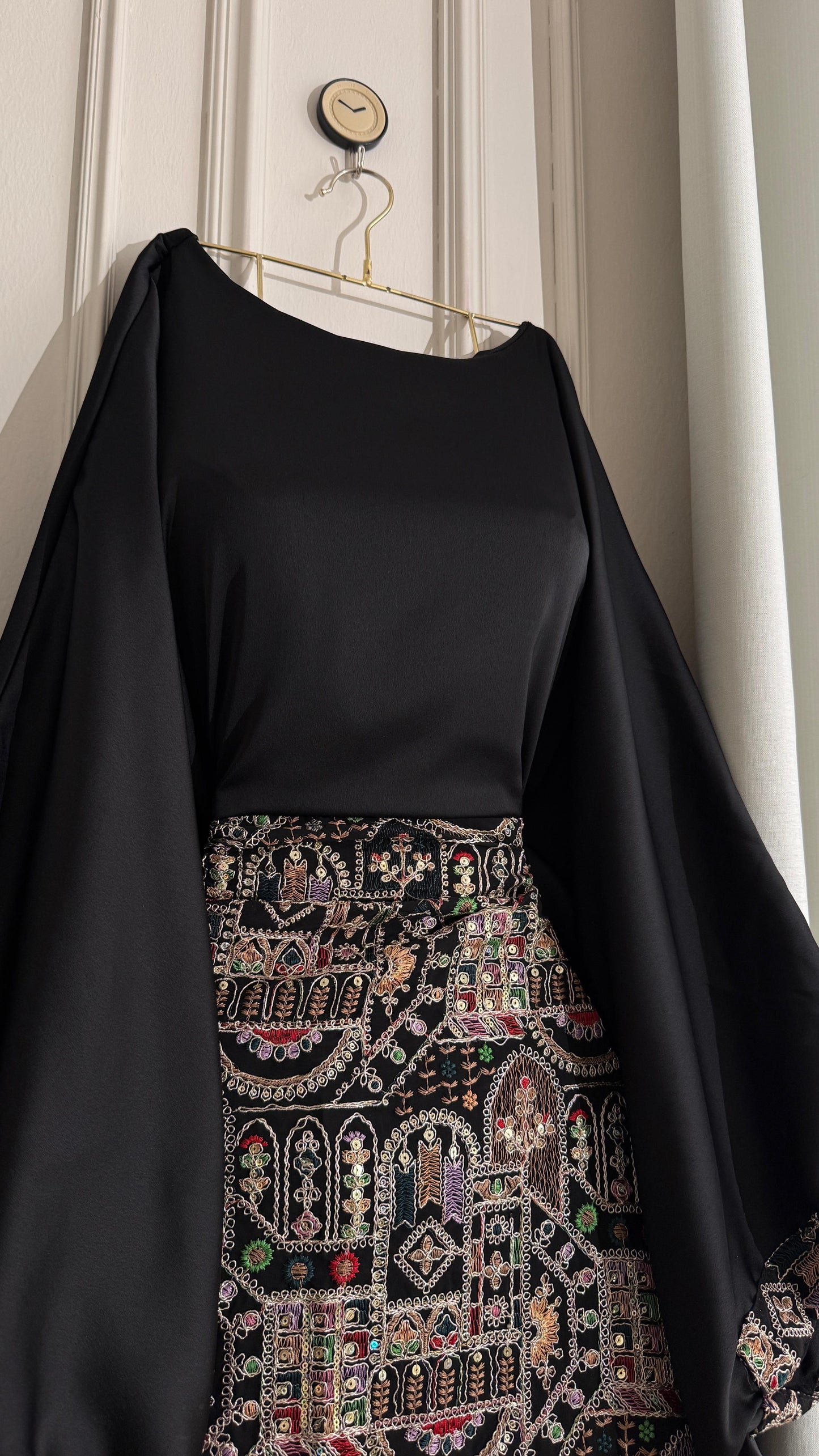 جلابية بنقش تراثي