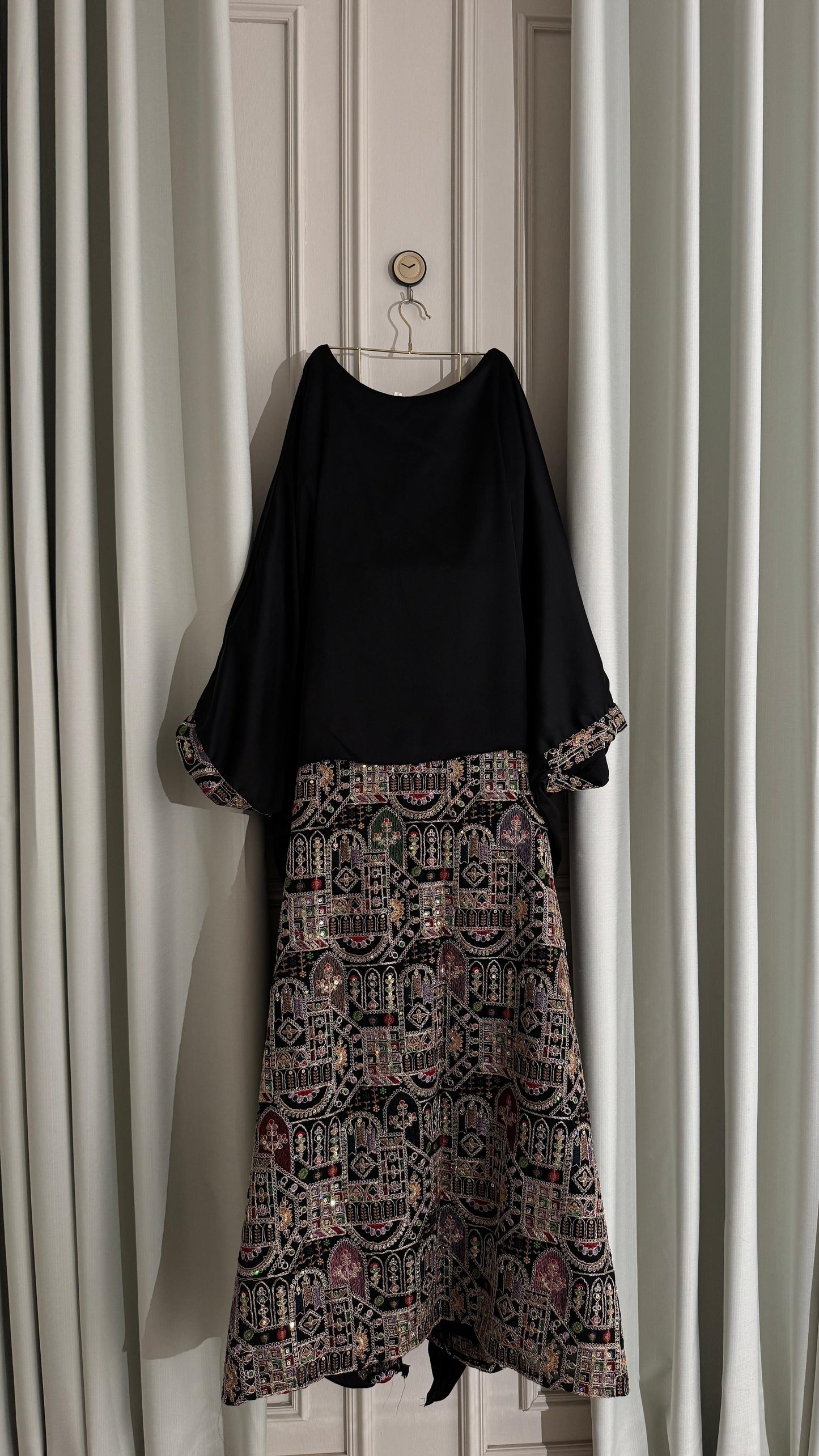 جلابية بنقش تراثي