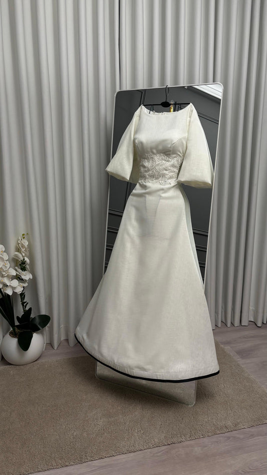 فستان أبيض مميز