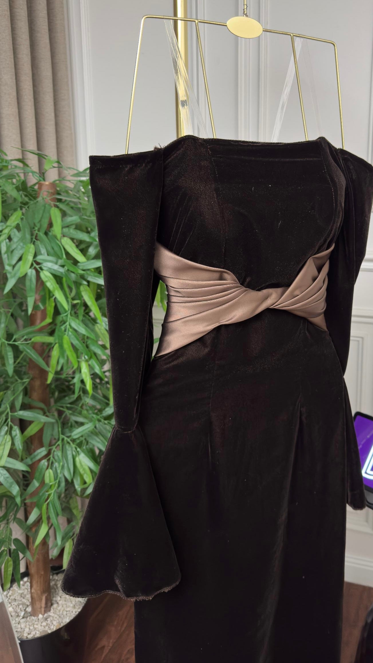 فستان بني مخمل انيق