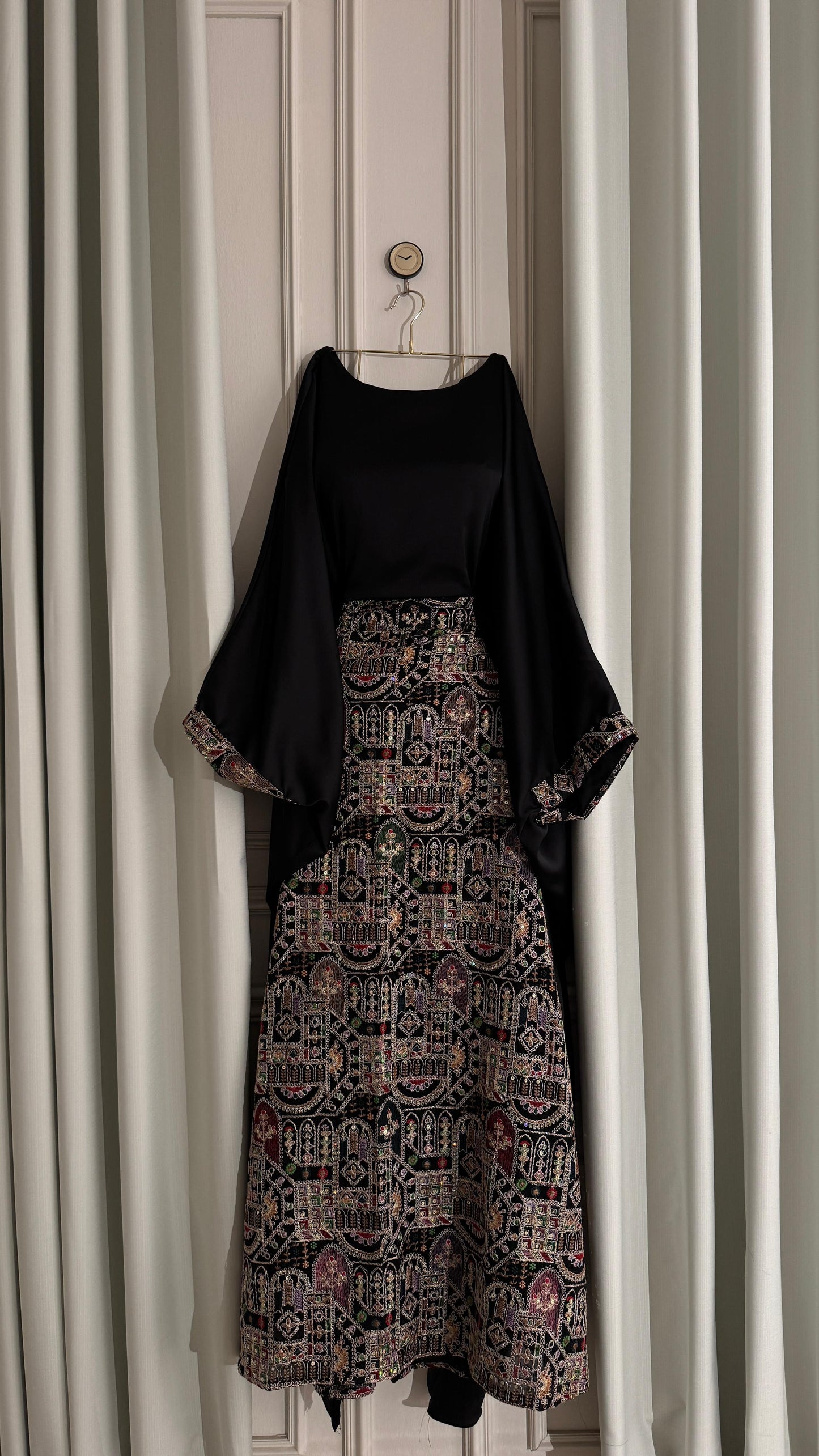 جلابية بنقش تراثي