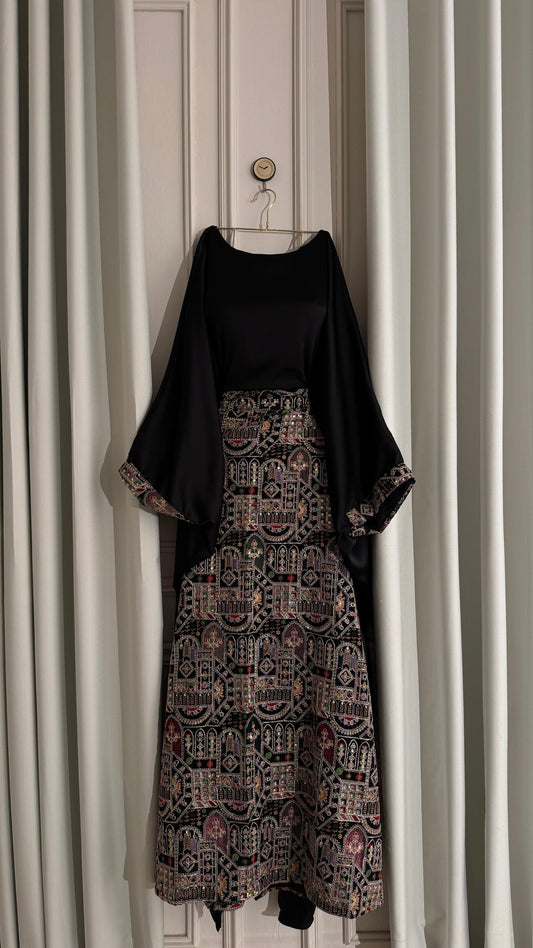 جلابية بنقش تراثي