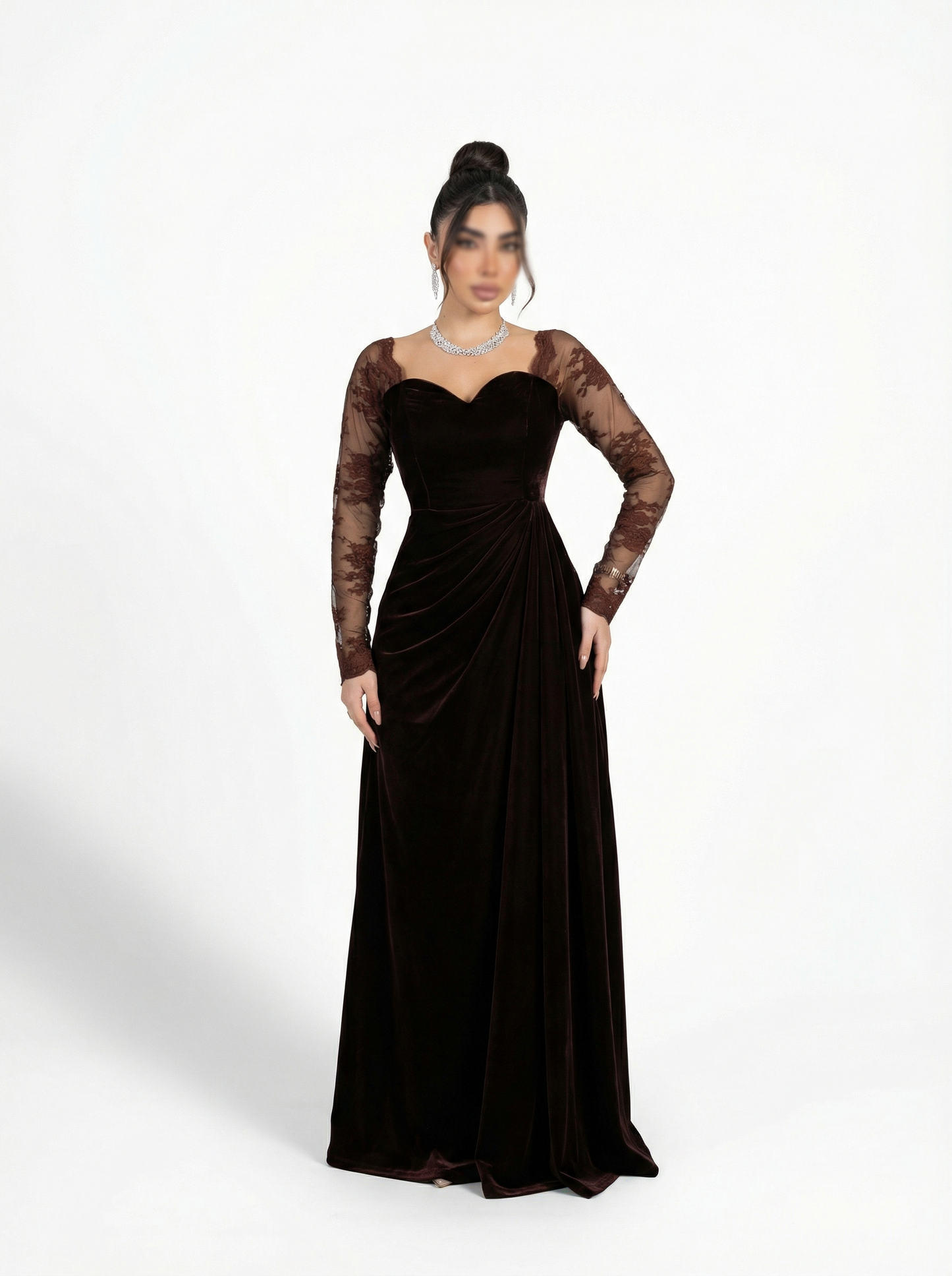 فستان بأكمام دانتيل